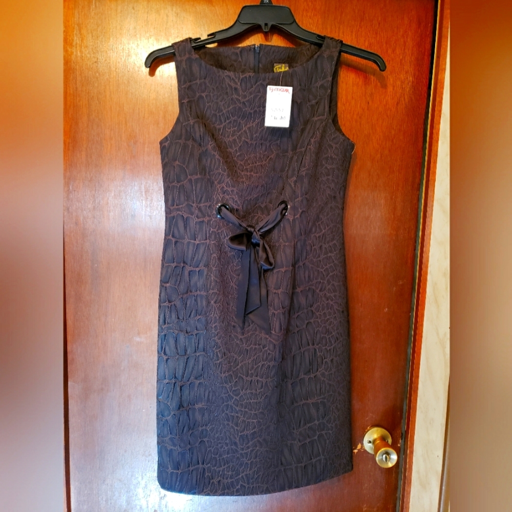 Taylor dress brown/black size 6 great for the holidays